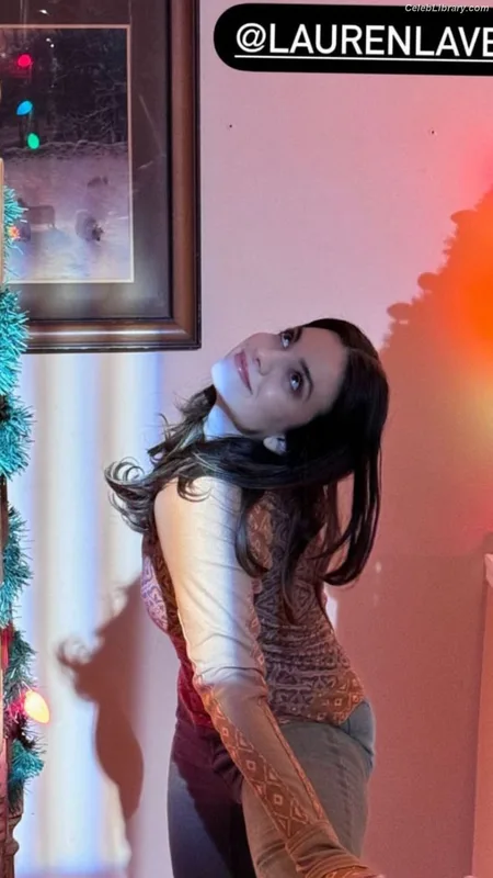 Lauren LaVera photo 14 of 334