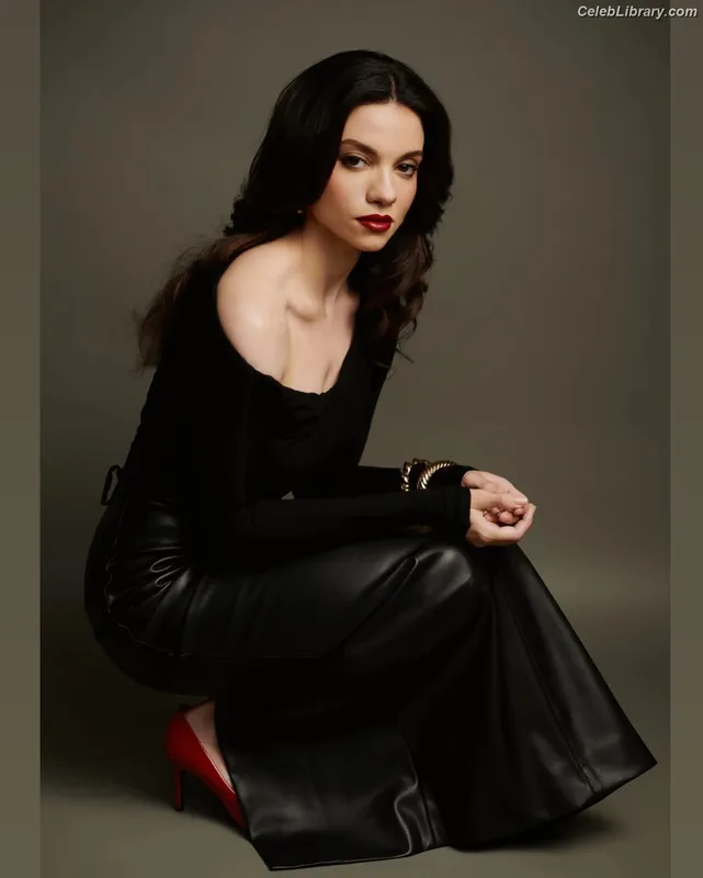 Lauren LaVera photo 5 of 334