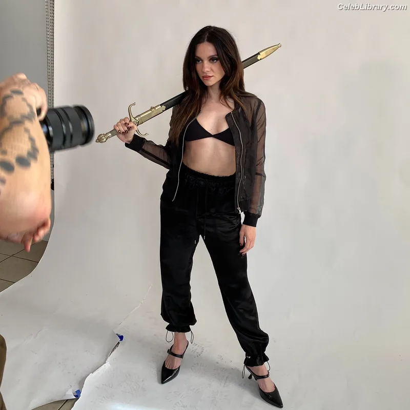 Lauren LaVera photo 13 of 334