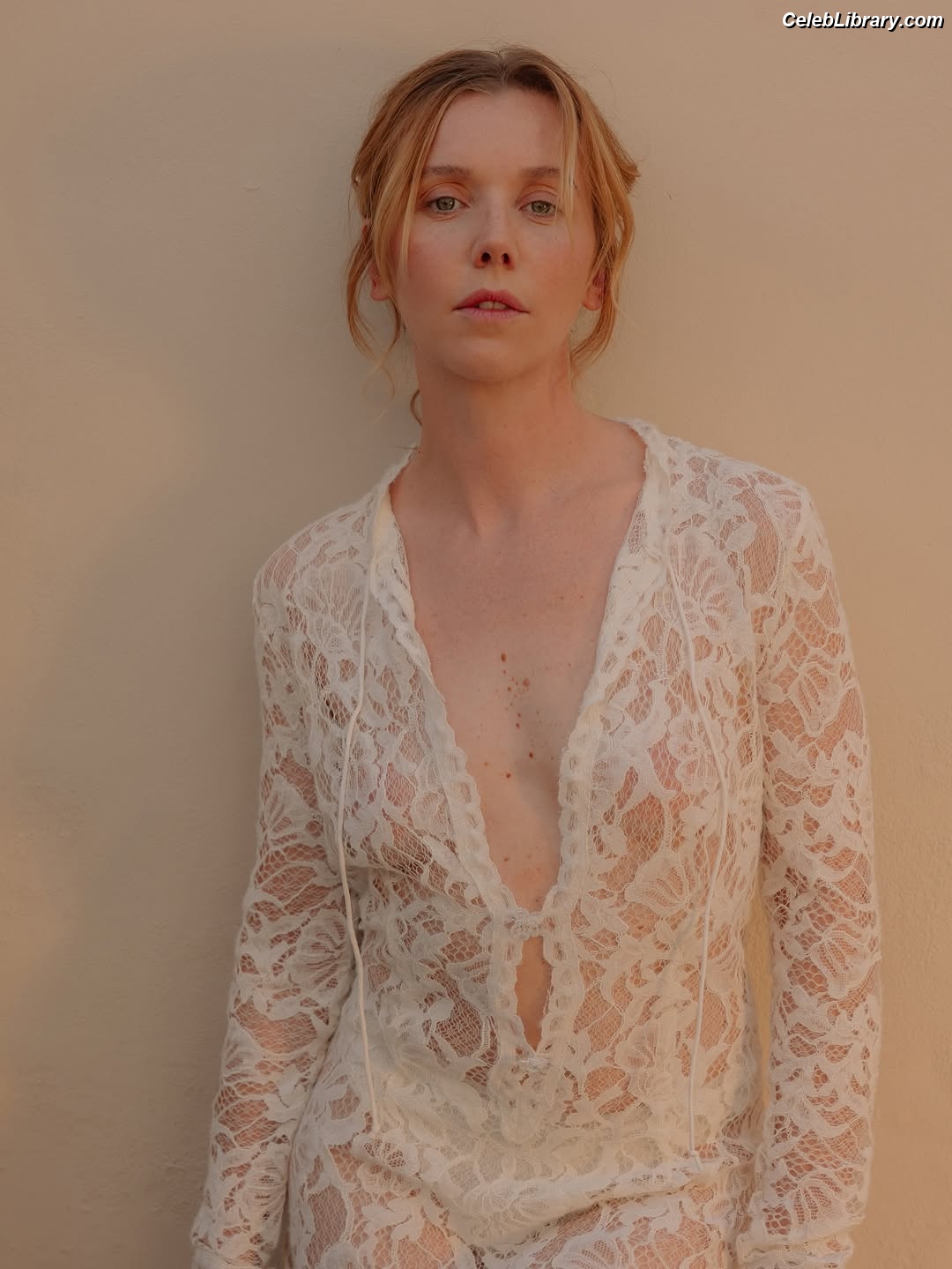 Lauren Lyle photo 12 of 42