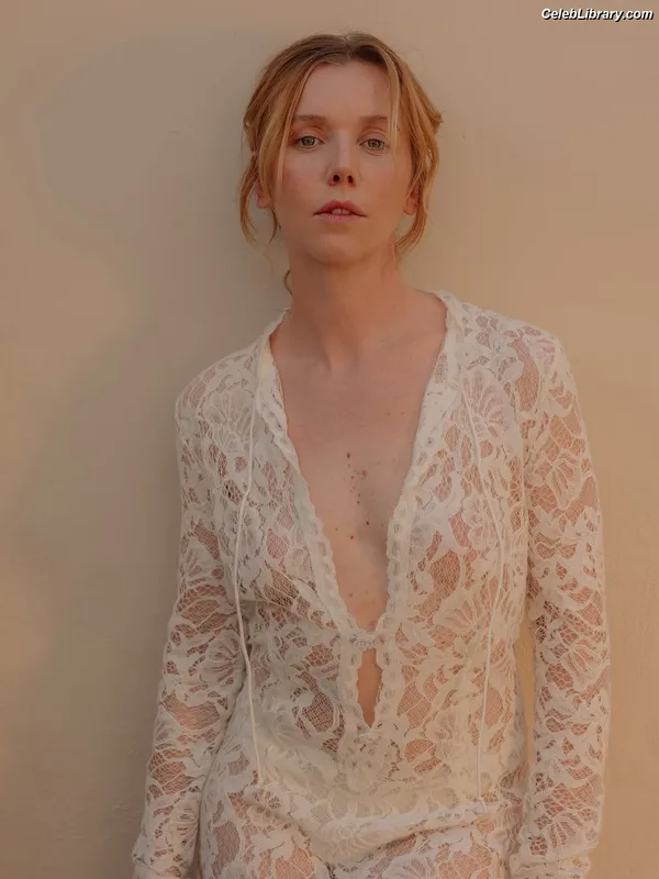 Lauren Lyle photo 12 of 42