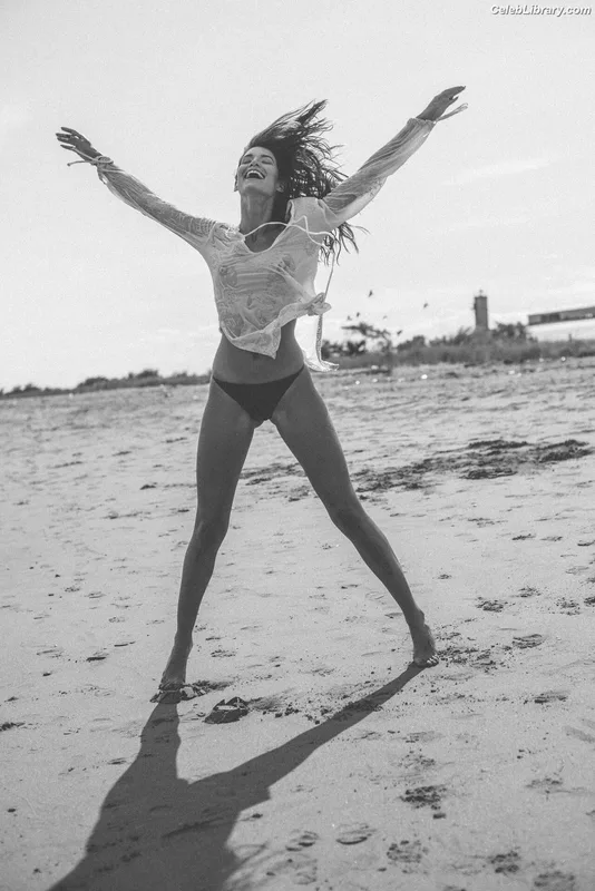 Lauren Marie Young photo 10 of 103