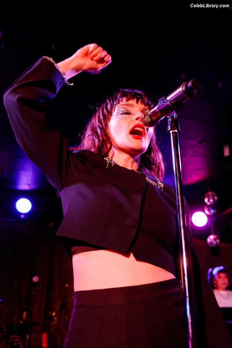Lauren Mayberry photo 19 of 1227
