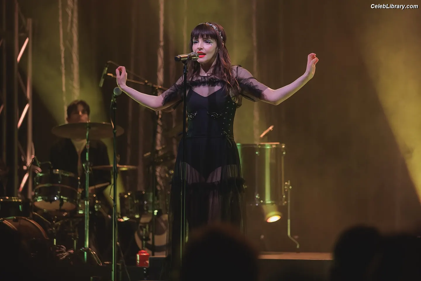 Lauren Mayberry photo 12 of 1227