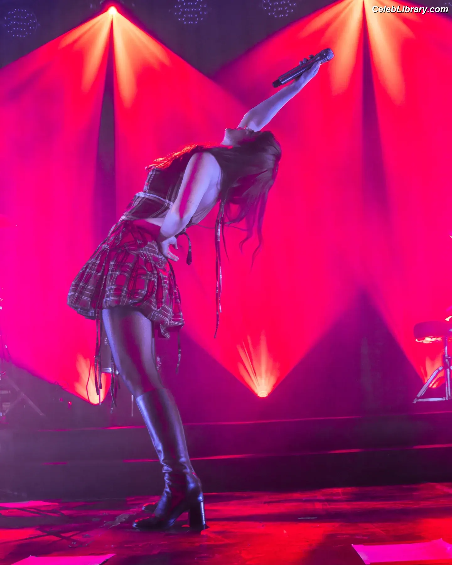 Lauren Mayberry photo 8 of 1227