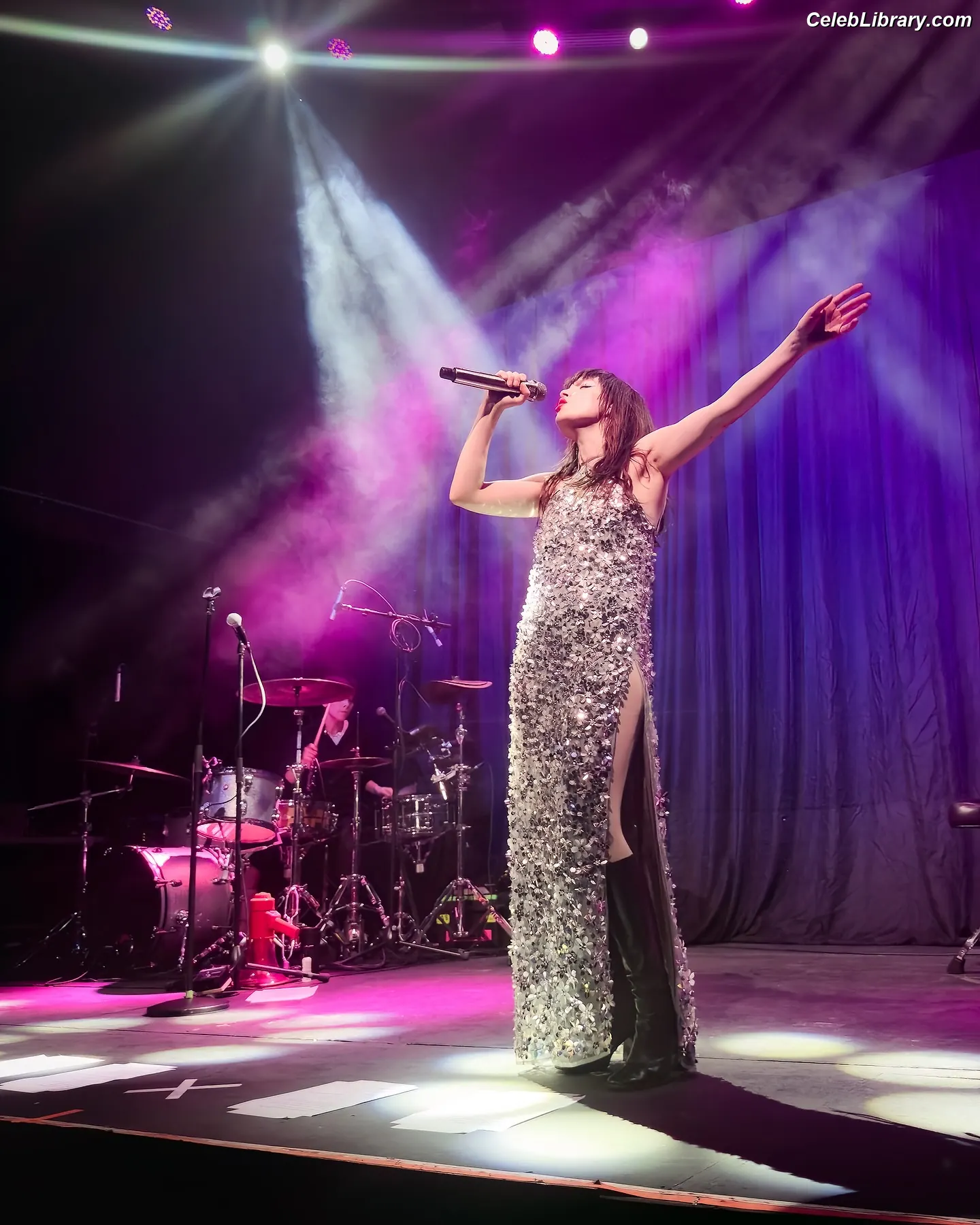 Lauren Mayberry photo 6 of 1227