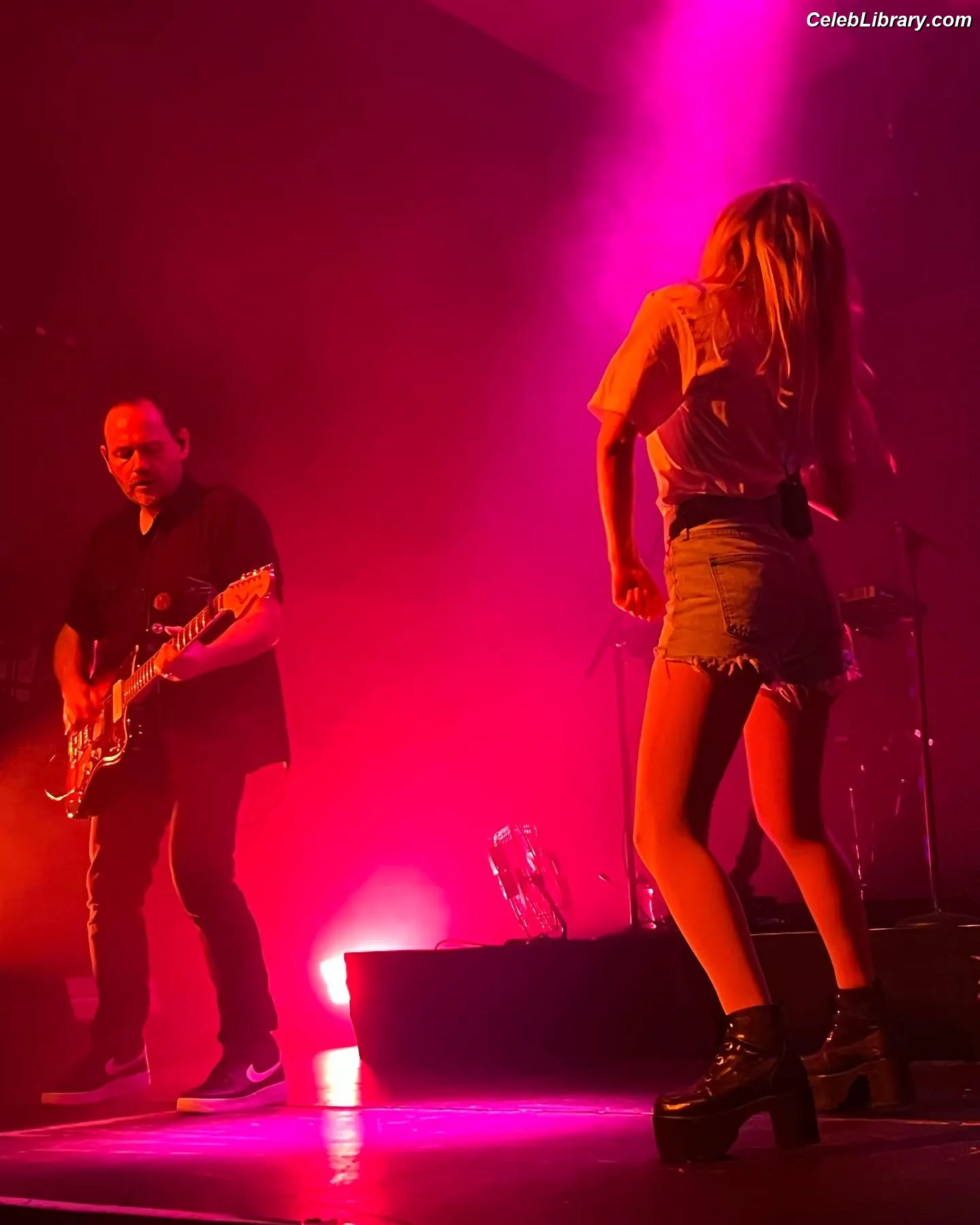 Lauren Mayberry photo 20 of 1227