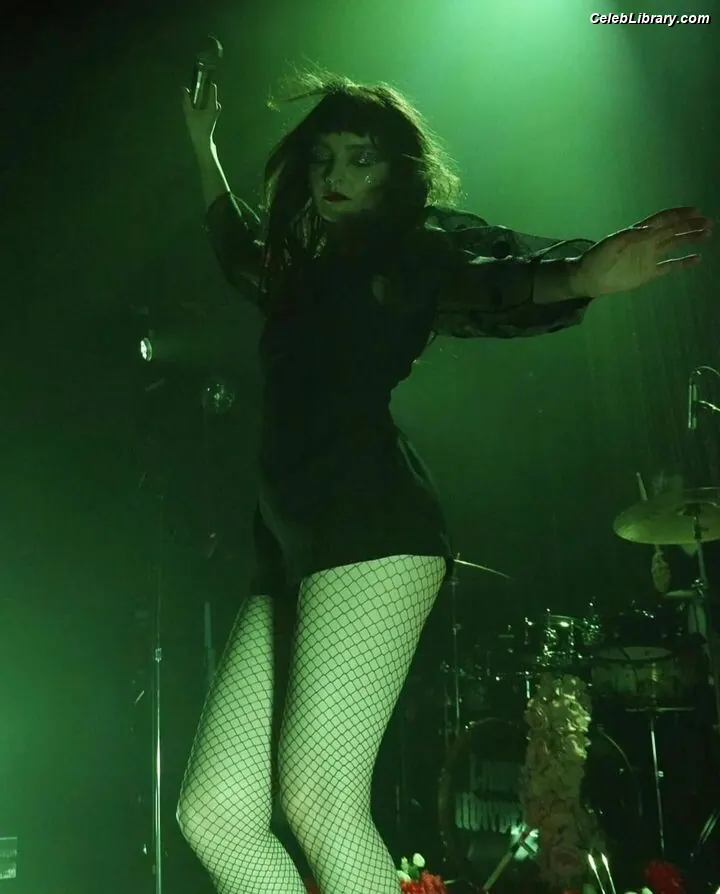 Lauren Mayberry photo 24 of 1227
