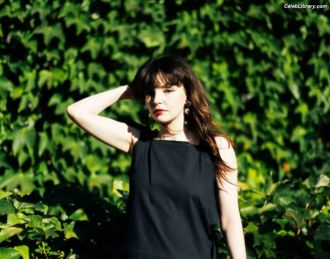 Lauren Mayberry photo 3 of 1227