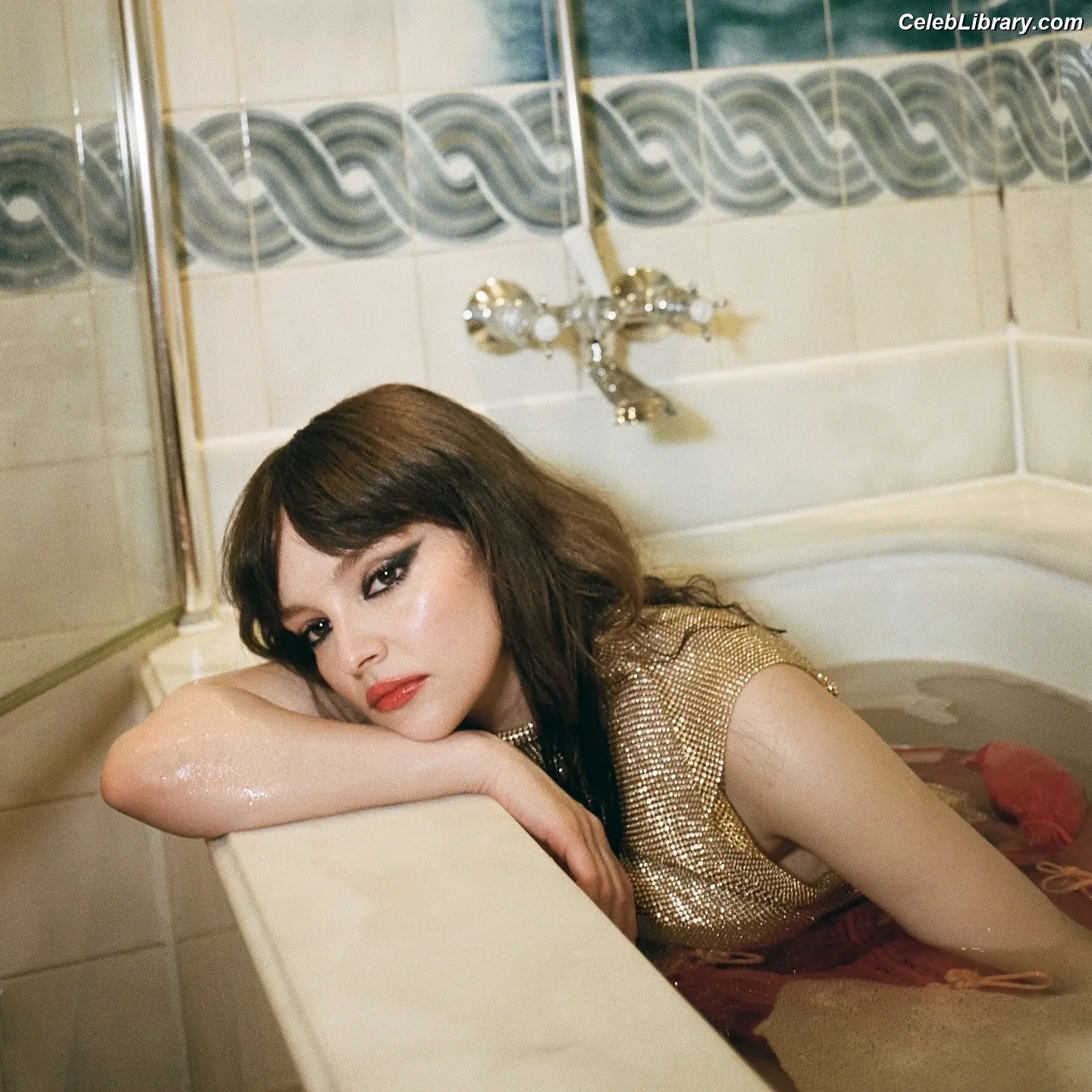 Lauren Mayberry photo 9 of 1227