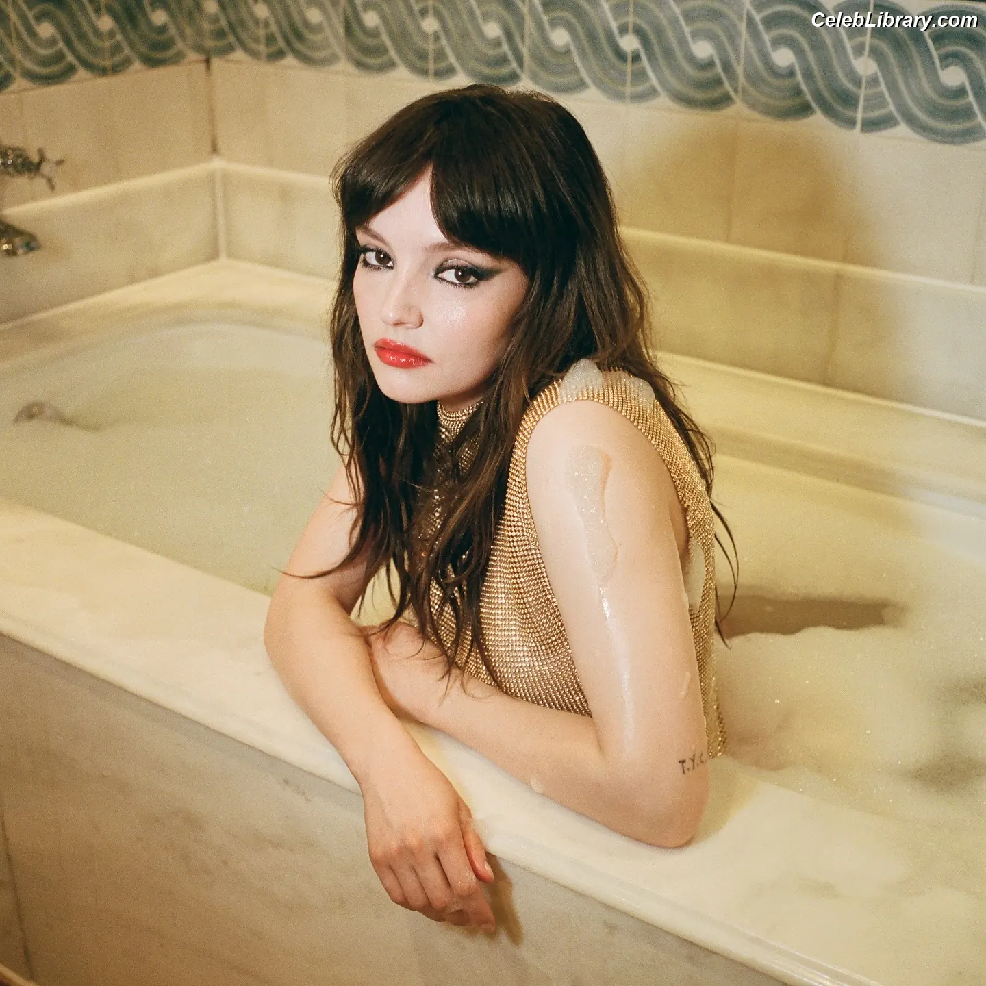 Lauren Mayberry photo 10 of 1227