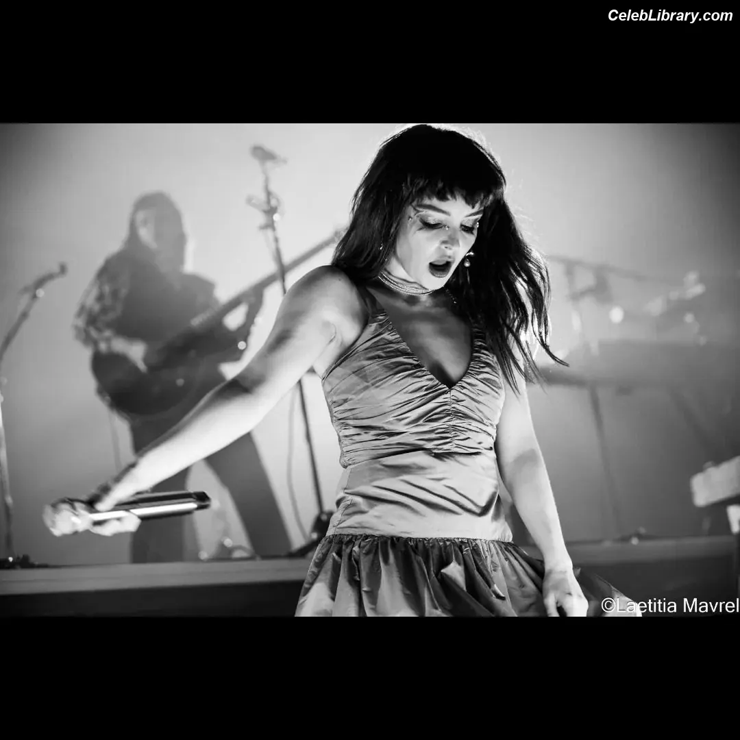 Lauren Mayberry photo 7 of 1227