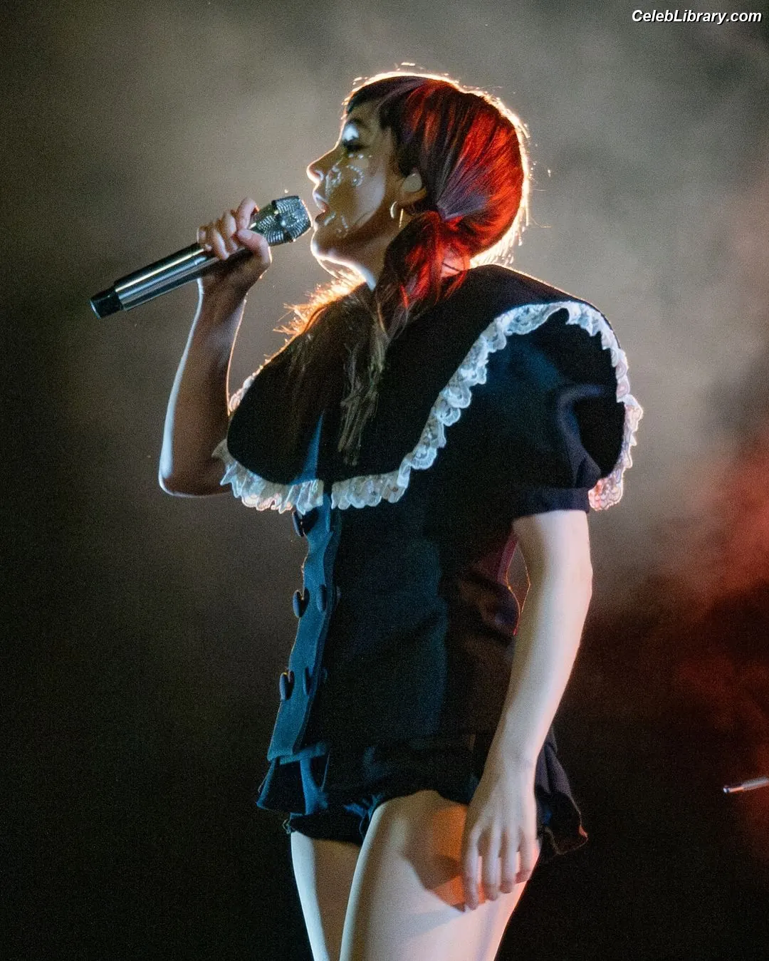 Lauren Mayberry photo 13 of 1227