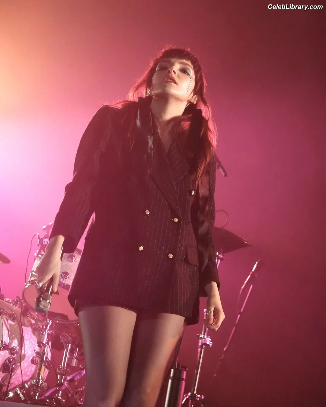Lauren Mayberry photo 5 of 1227