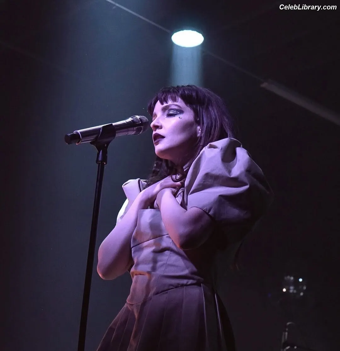 Lauren Mayberry photo 12 of 1227