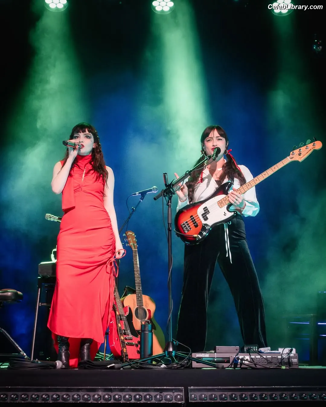 Lauren Mayberry photo 16 of 1227