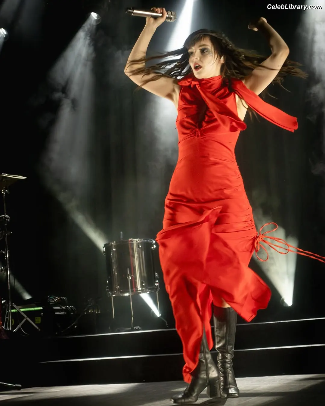 Lauren Mayberry photo 4 of 1227