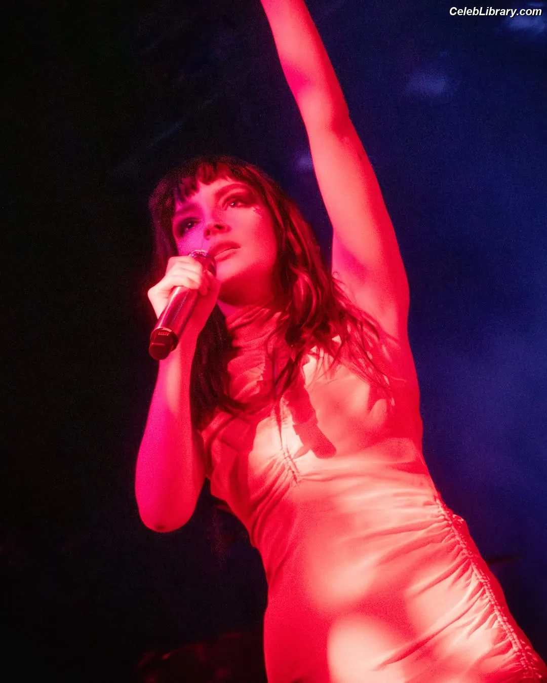 Lauren Mayberry photo 12 of 1227