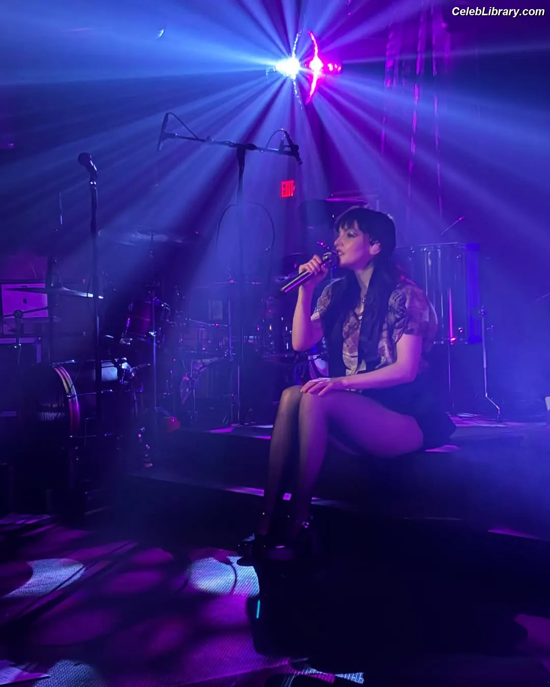 Lauren Mayberry photo 1 of 1227