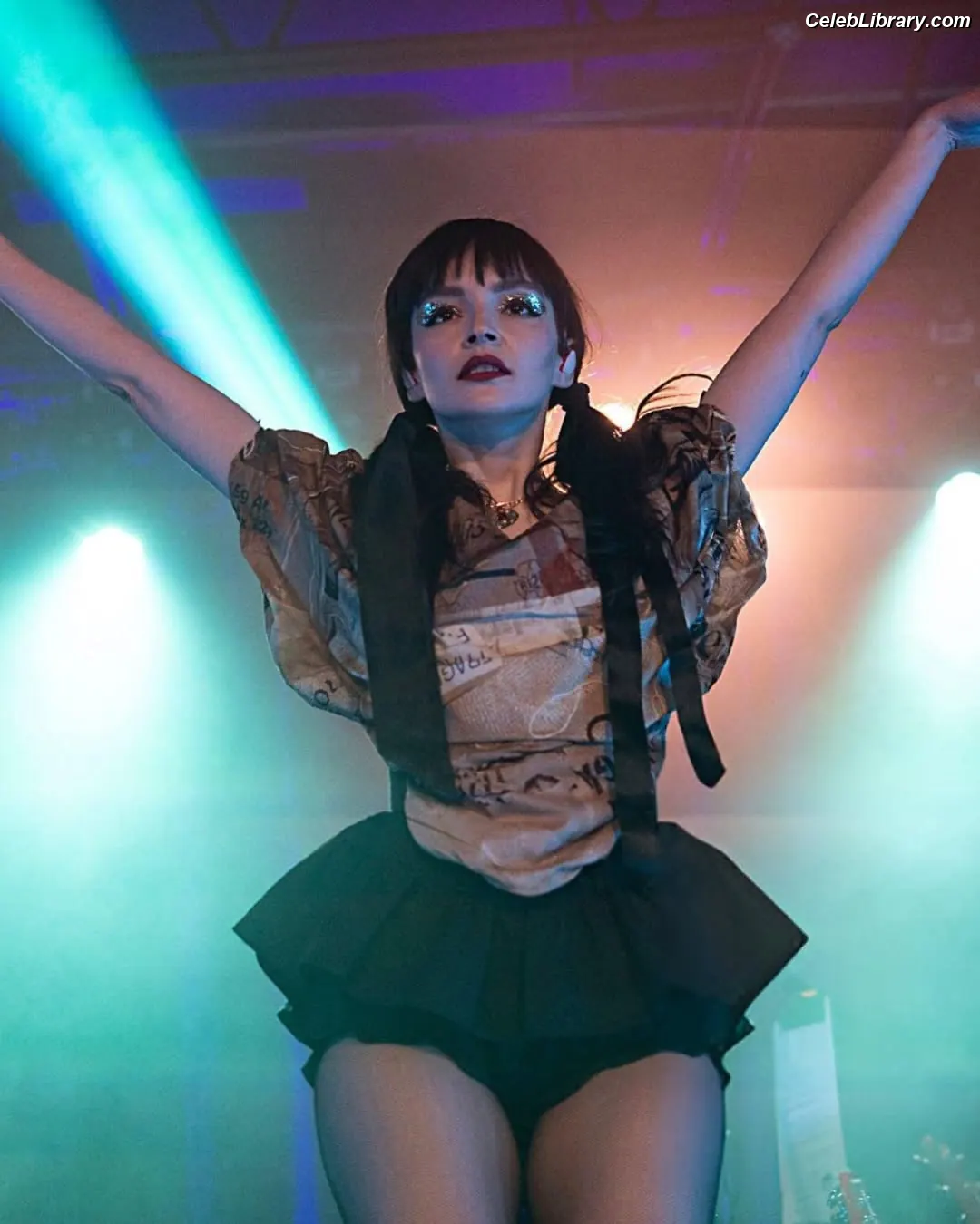Lauren Mayberry photo 2 of 1227