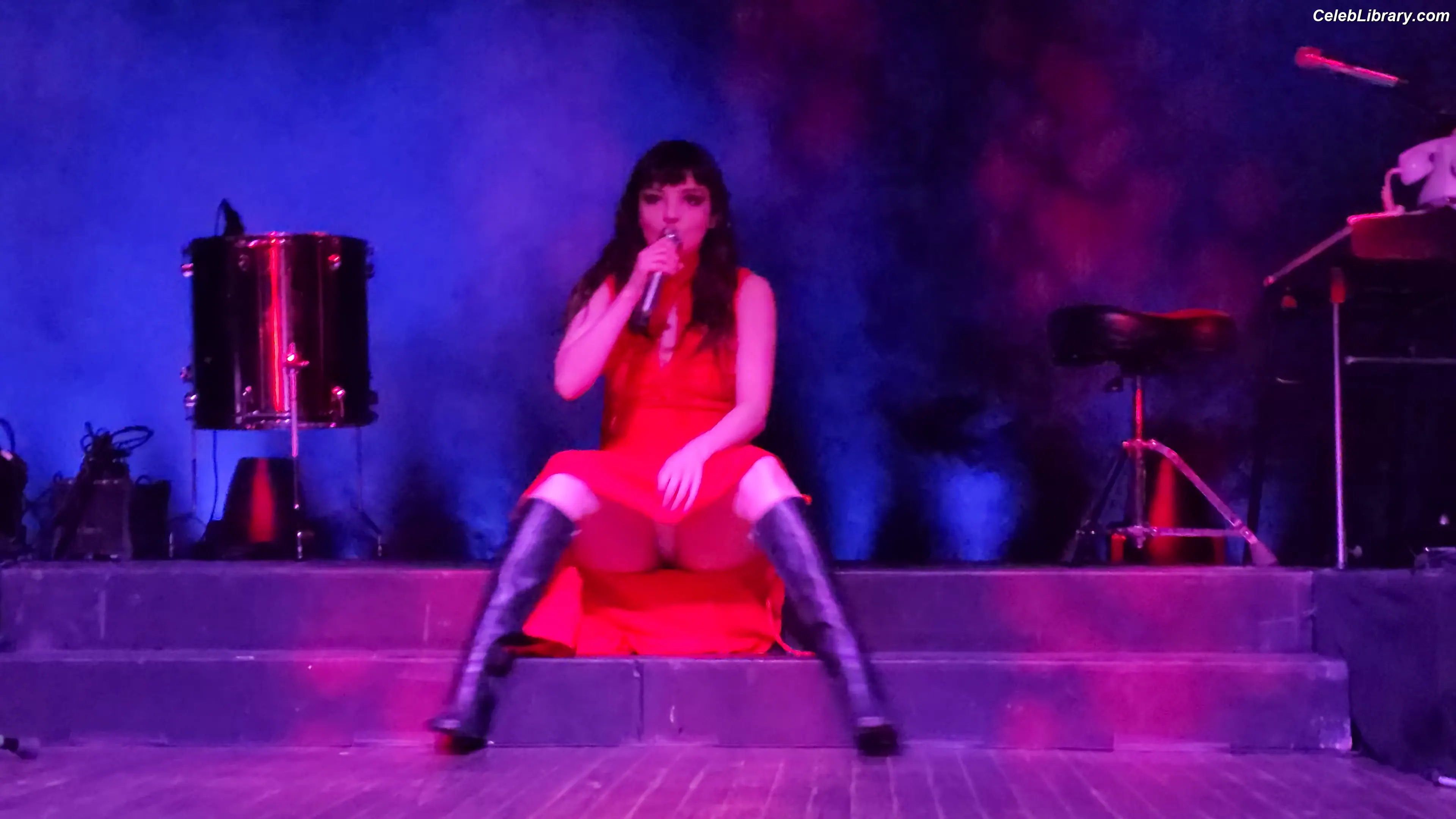 Lauren Mayberry photo 19 of 1227