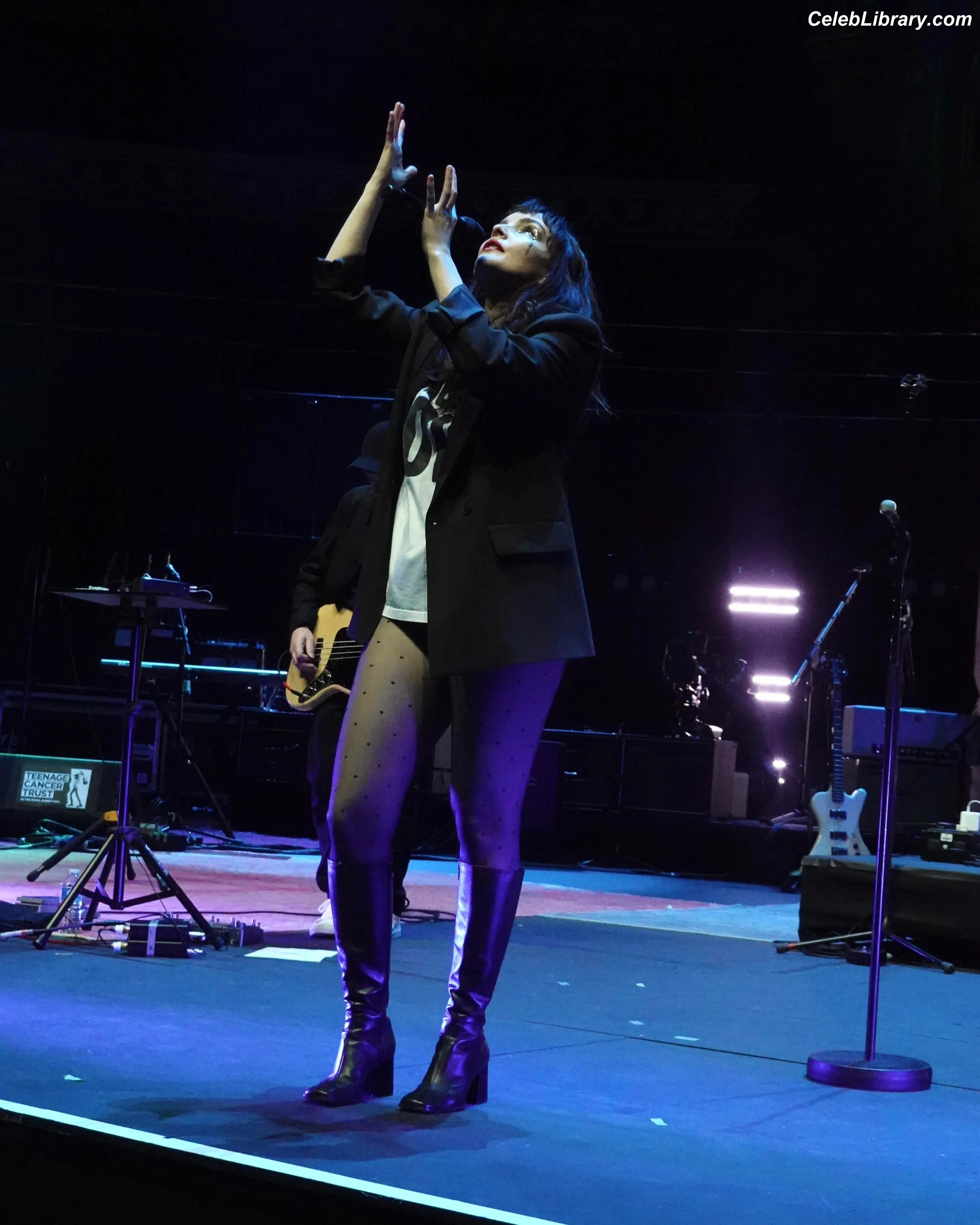 Lauren Mayberry photo 11 of 1227