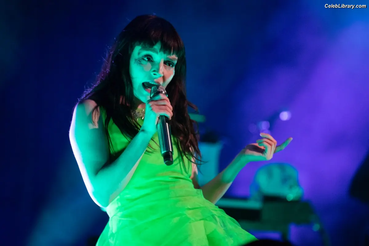 Lauren Mayberry photo 17 of 1227