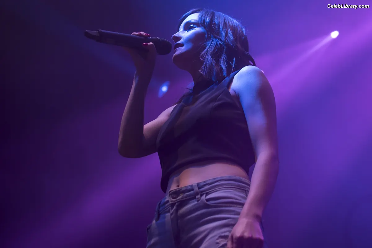 Lauren Mayberry photo 20 of 1227