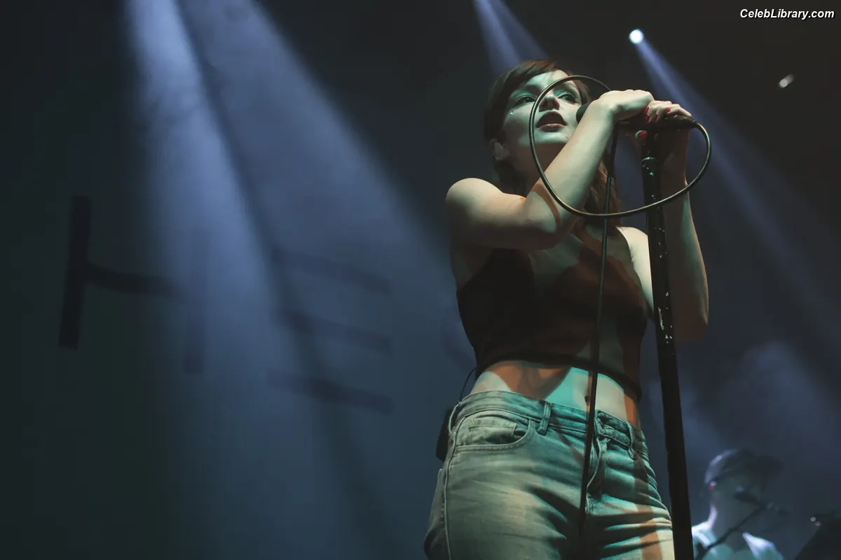 Lauren Mayberry photo 22 of 1227