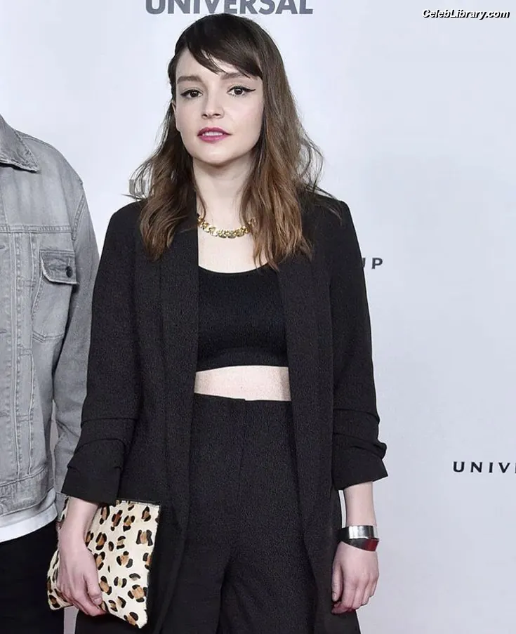 Lauren Mayberry photo 5 of 1227