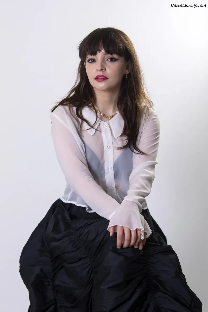 Lauren Mayberry photo 9 of 1227