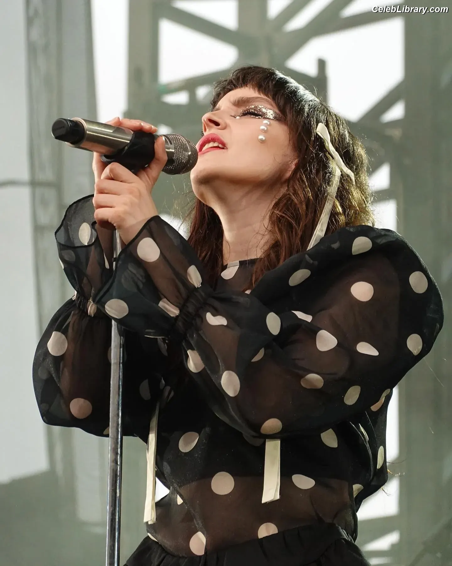 Lauren Mayberry photo 3 of 1227