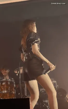 Lauren Mayberry photo 5 of 1227