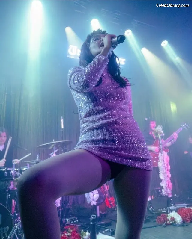 Lauren Mayberry photo 10 of 1227
