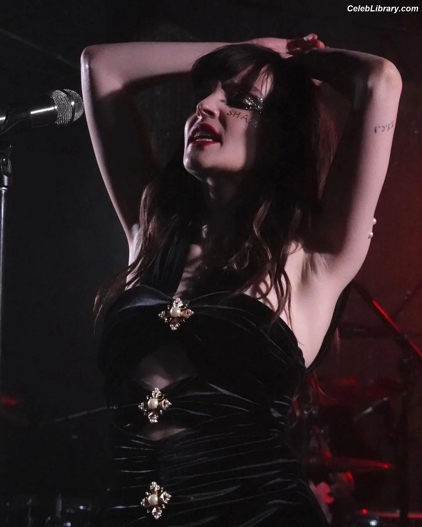 Lauren Mayberry photo 14 of 1227