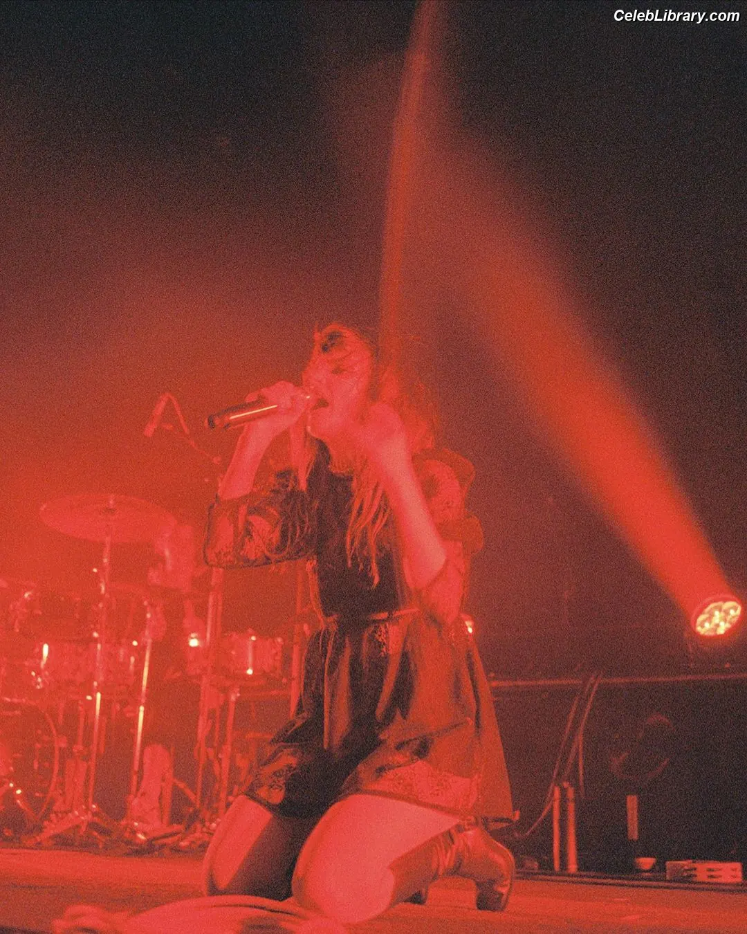 Lauren Mayberry photo 9 of 1227
