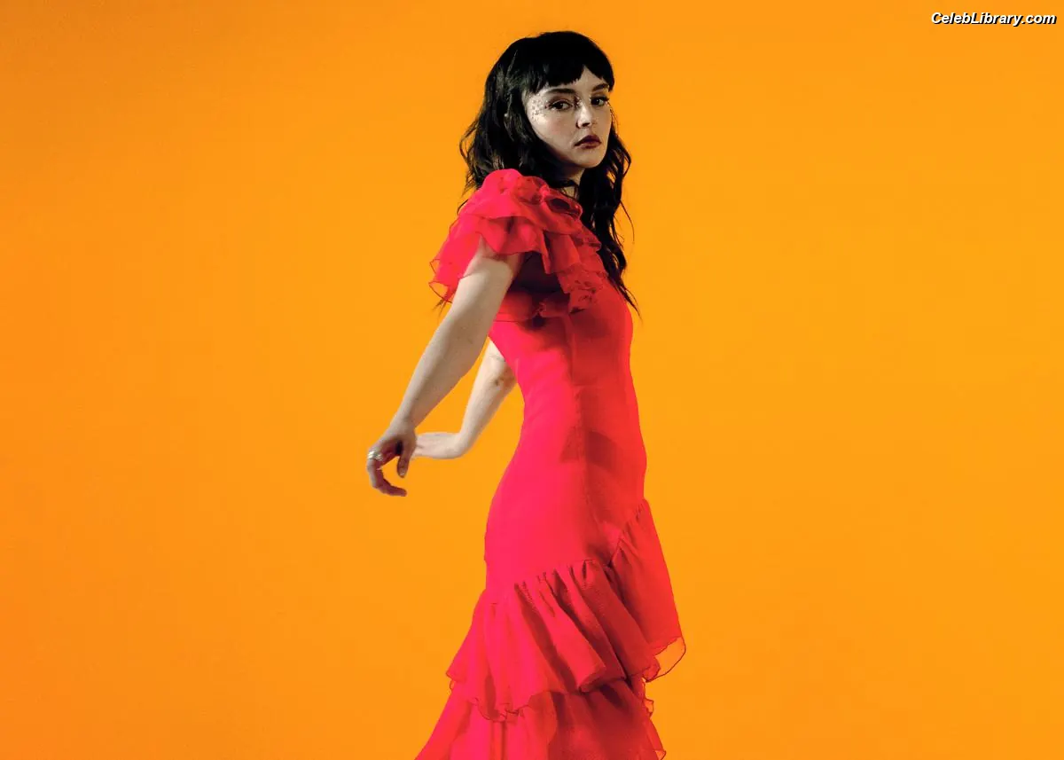 Lauren Mayberry photo 24 of 1227