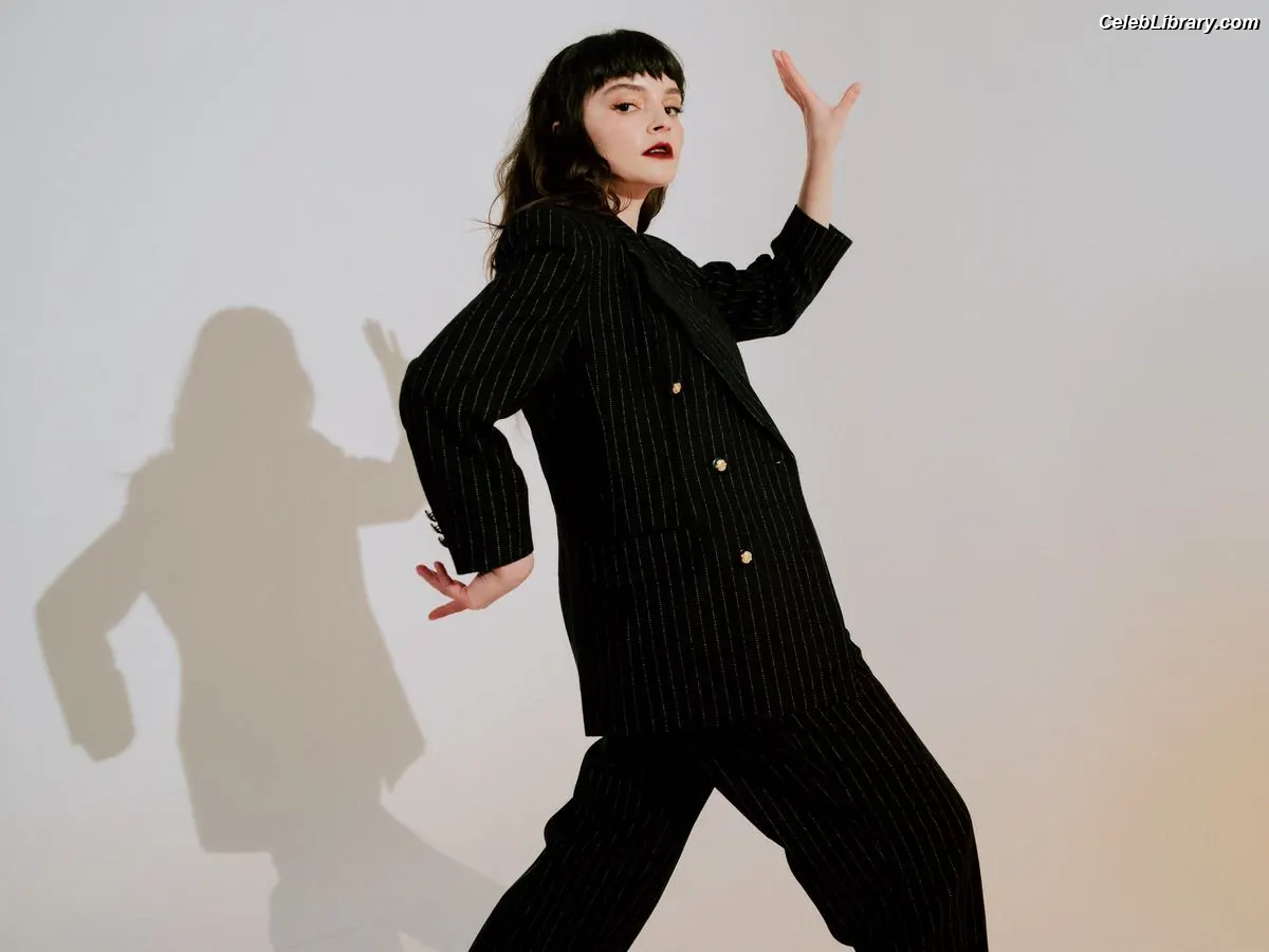 Lauren Mayberry photo 5 of 1227