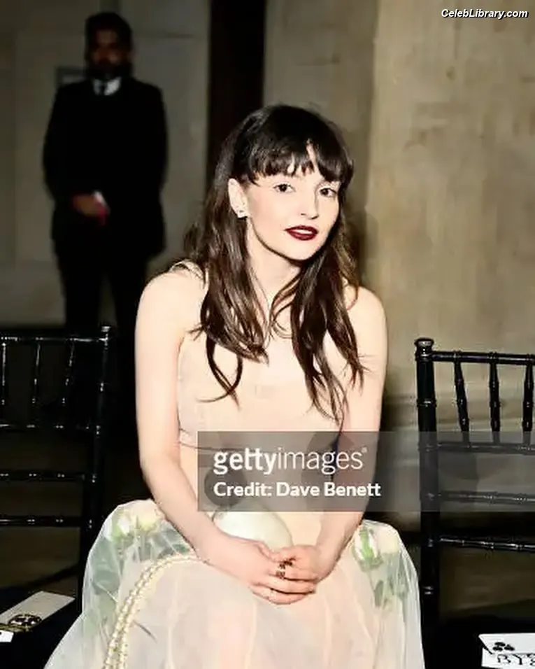 Lauren Mayberry photo 11 of 1227