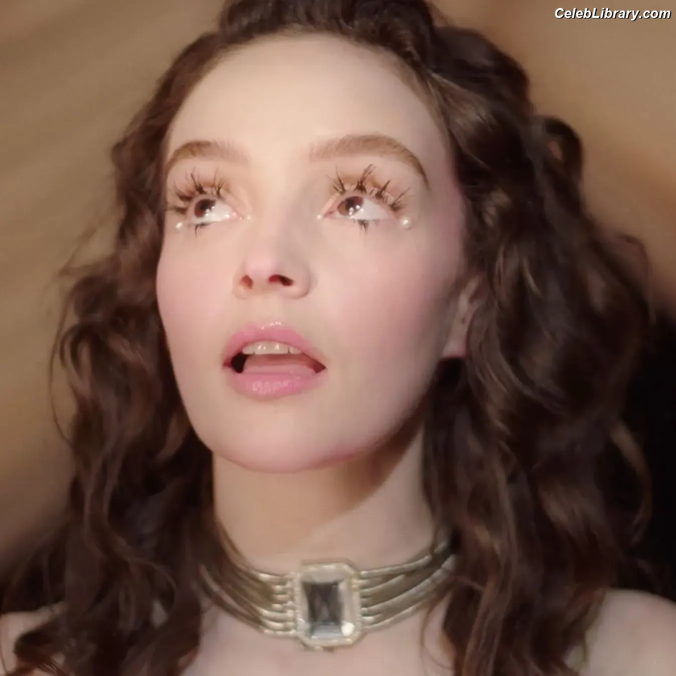 Lauren Mayberry photo 2 of 1227