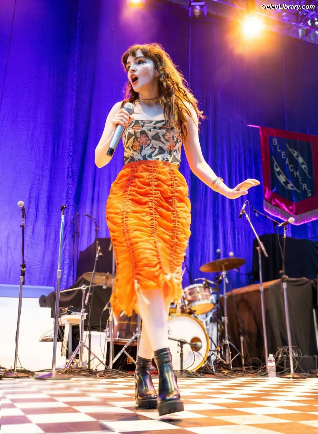 Lauren Mayberry photo 16 of 1227