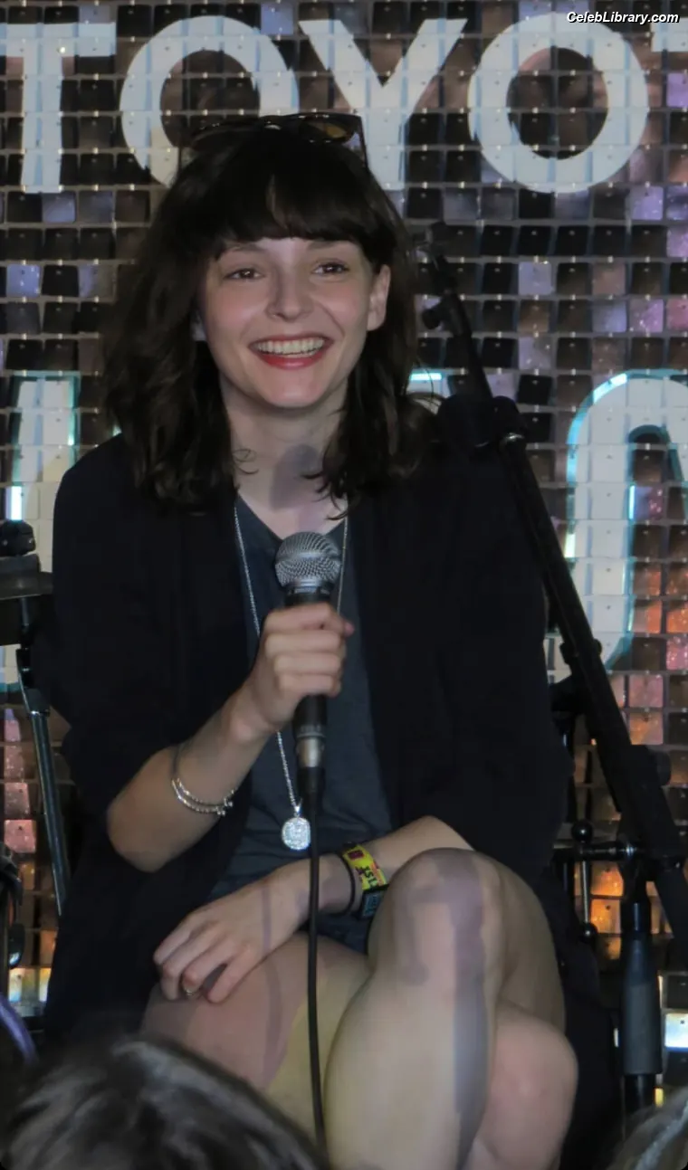 Lauren Mayberry photo 11 of 1227