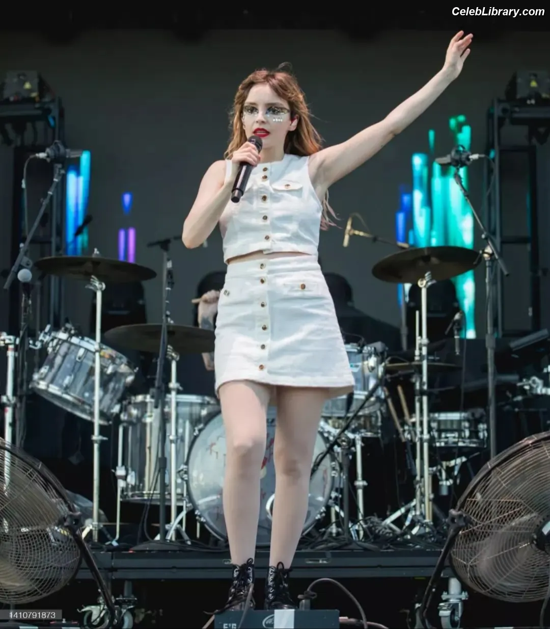 Lauren Mayberry photo 3 of 1227