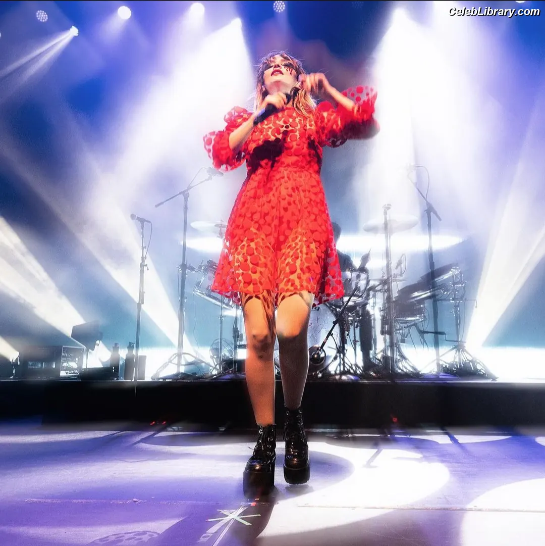 Lauren Mayberry photo 21 of 1227
