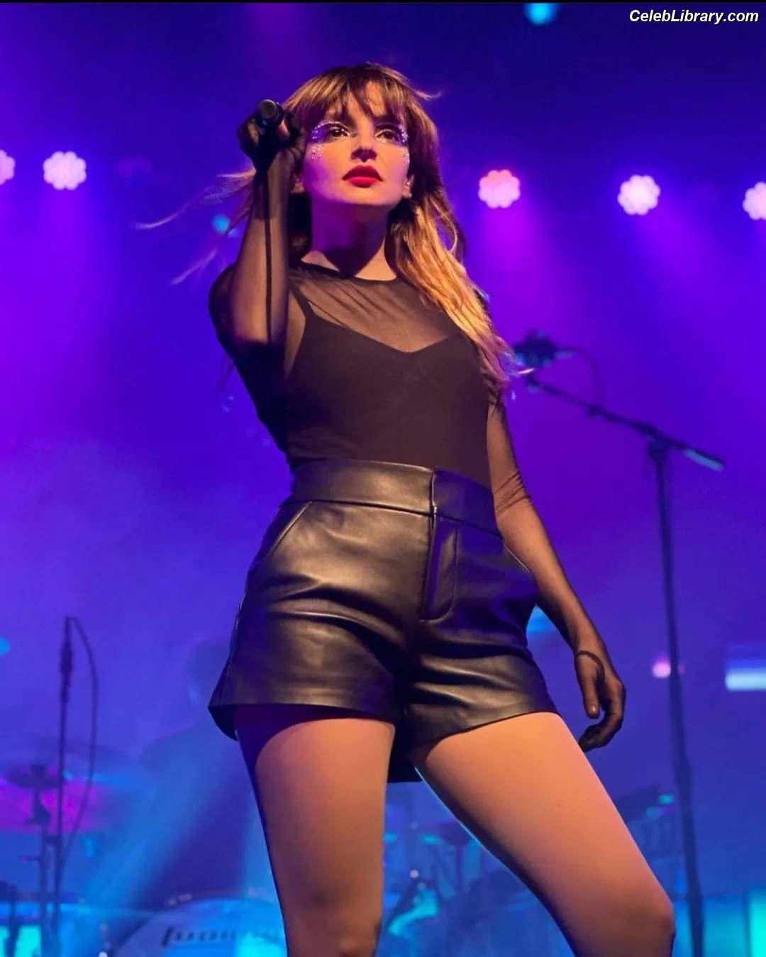 Lauren Mayberry photo 10 of 1227