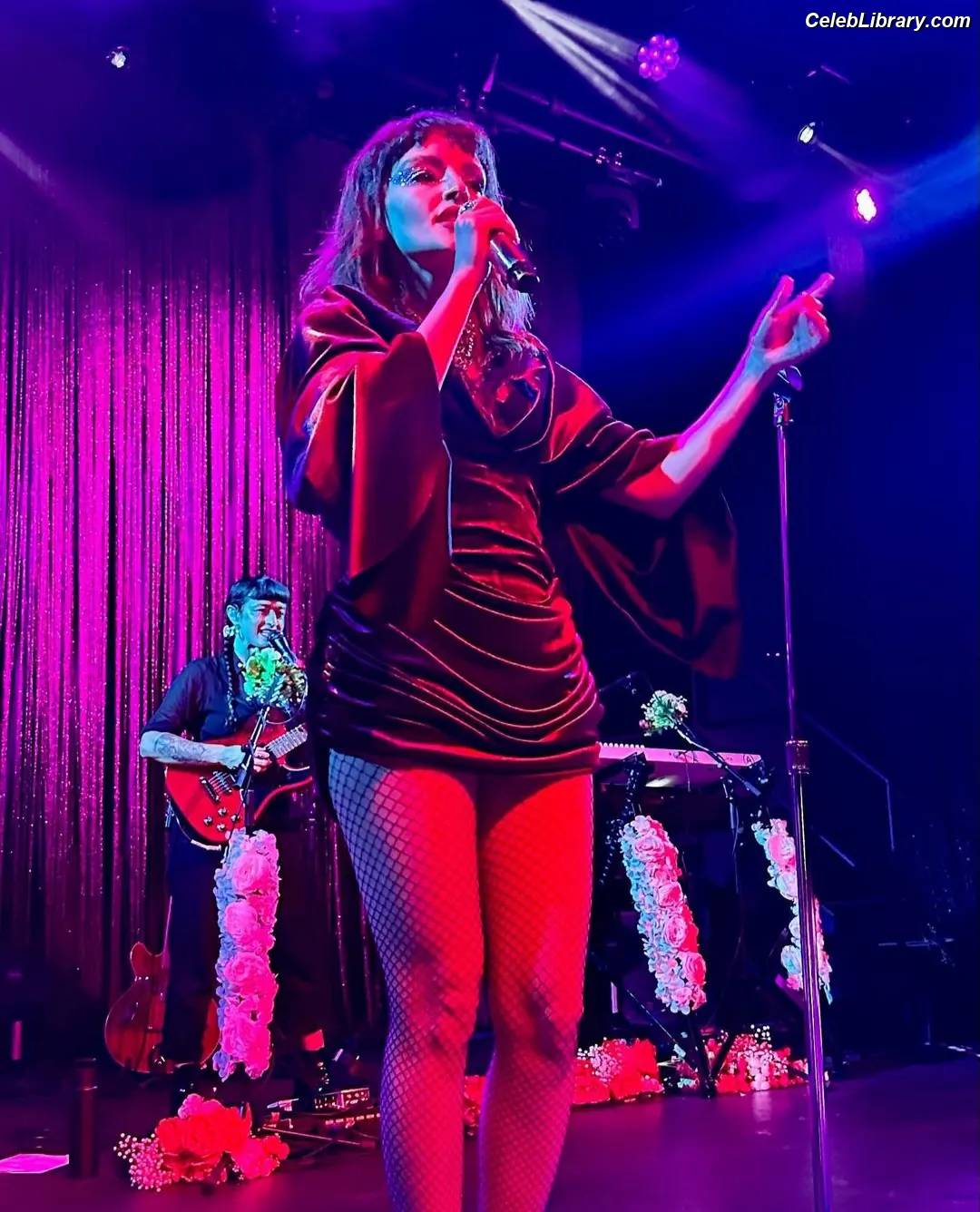 Lauren Mayberry photo 9 of 1227