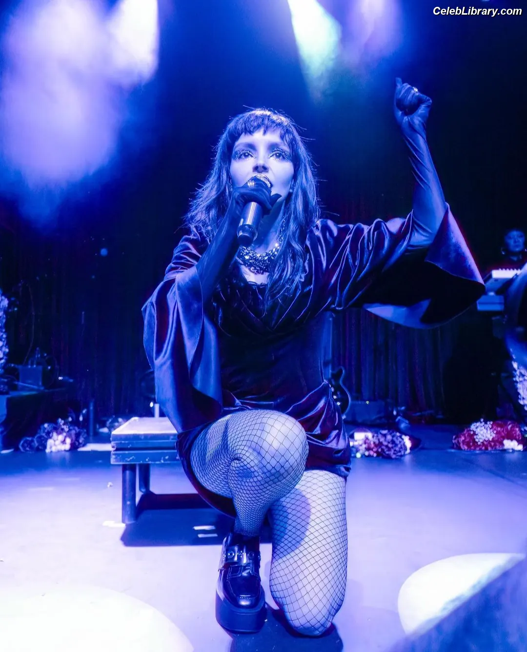 Lauren Mayberry photo 14 of 1227