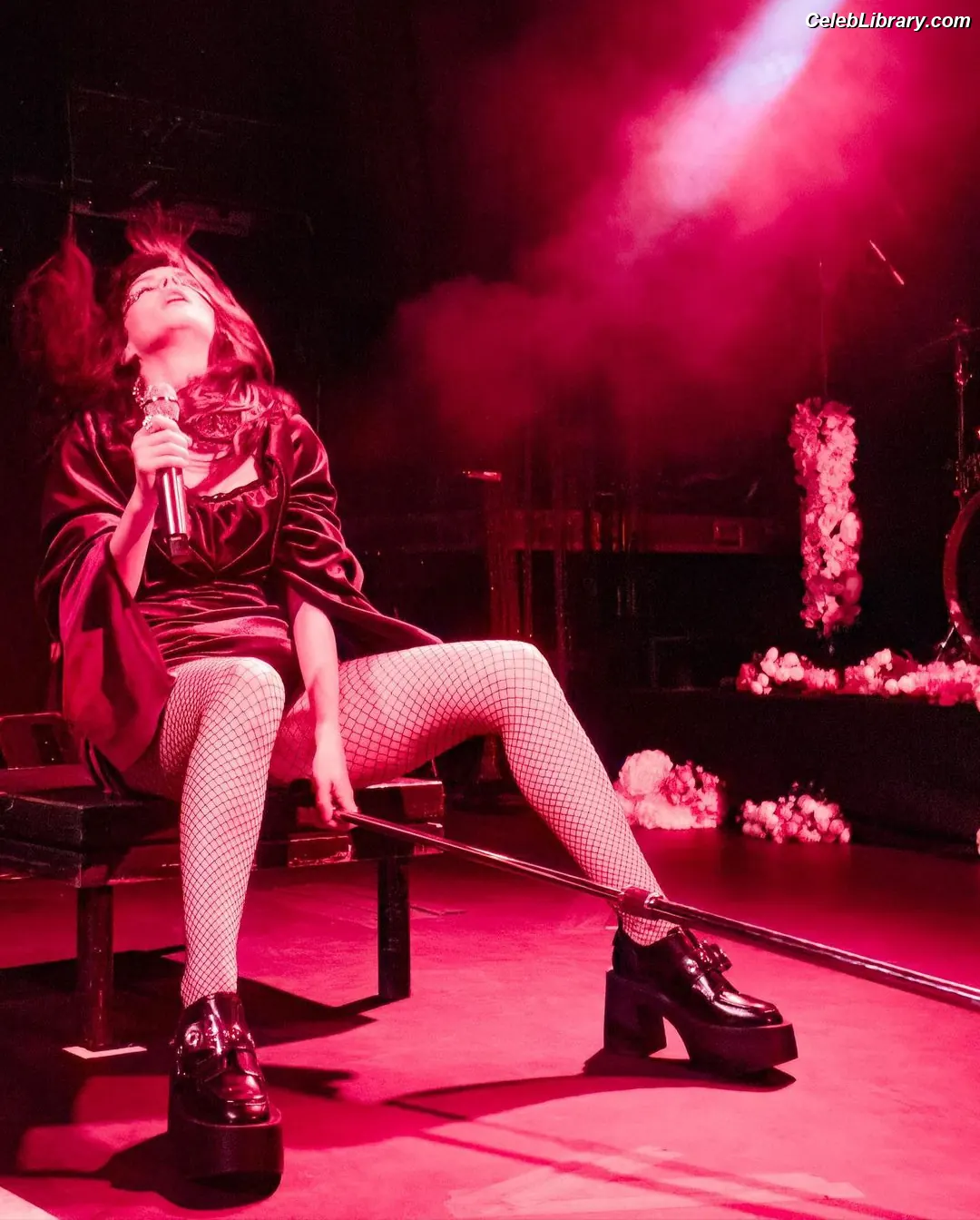 Lauren Mayberry photo 19 of 1227