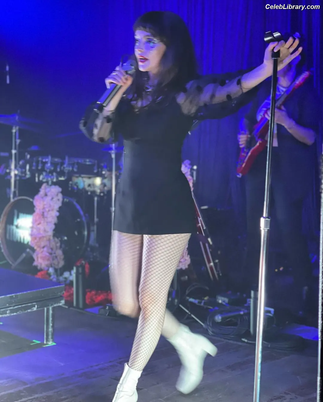 Lauren Mayberry photo 19 of 1227