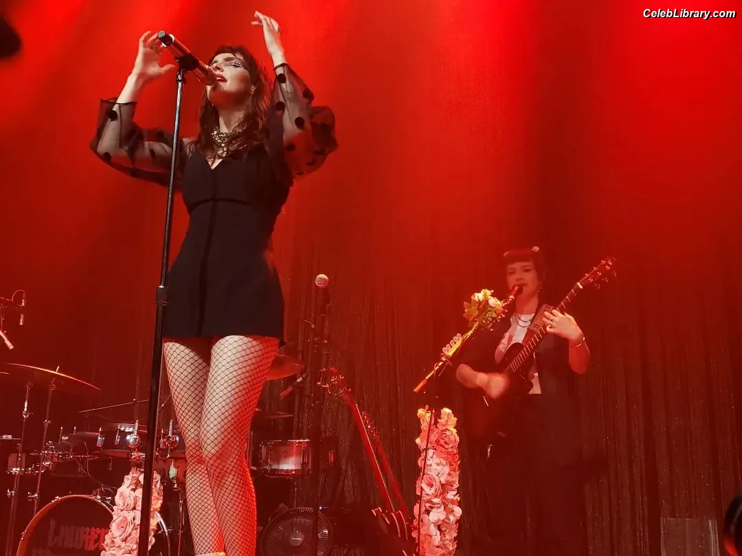 Lauren Mayberry photo 20 of 1227